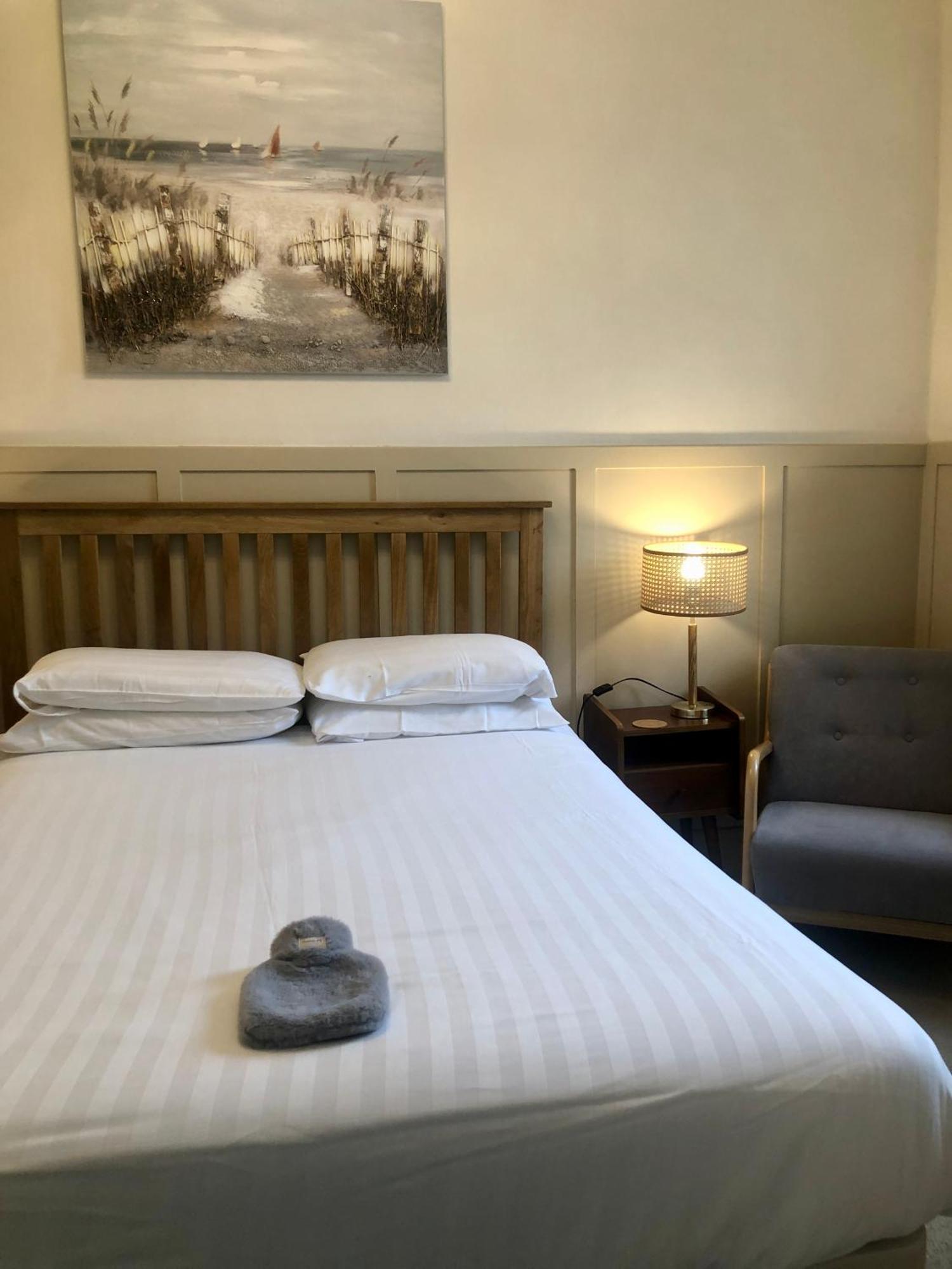Helmsman Guesthouse Аберистуит Номер фото
